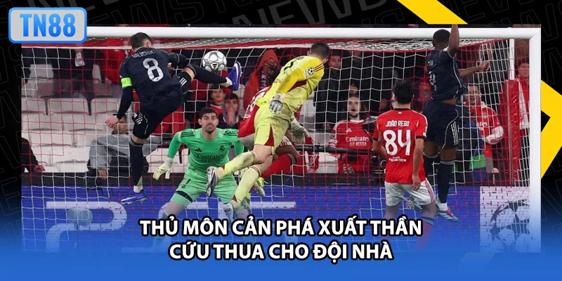 Thủ môn cản phá xuất thần cứu thua cho đội nhà